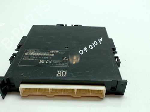 Używane Moduł elektroniczny TOYOTA YARIS (_P13_) [2010-2020]  32133540