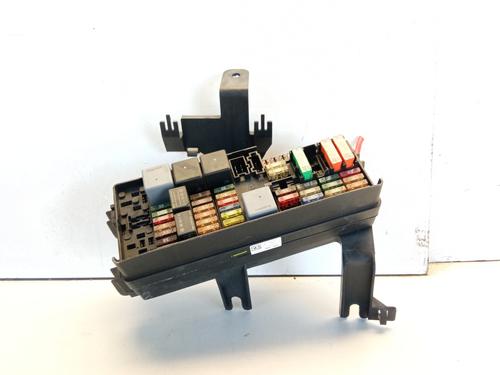 Used Fuse box Fuse box 8728233 8728233