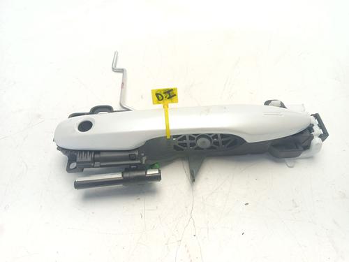 Used Front left exterior door handle TOYOTA YARIS CROSS (MXP_) 1.5 (MXPB10) (125 hp) 31147875