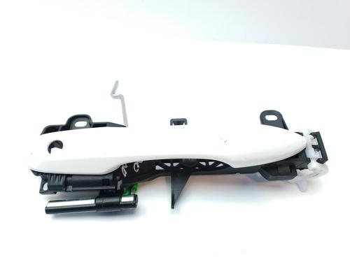 Used Front left exterior door handle TOYOTA YARIS (_P13_) 1.5 Hybrid (NHP130_, NHP130) (101 hp) 12310595