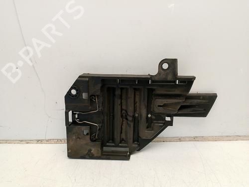 Used Right headlight support Right headlight support 34581697 34581697