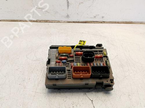 Used Fuse box Fuse box 39031361 39031361