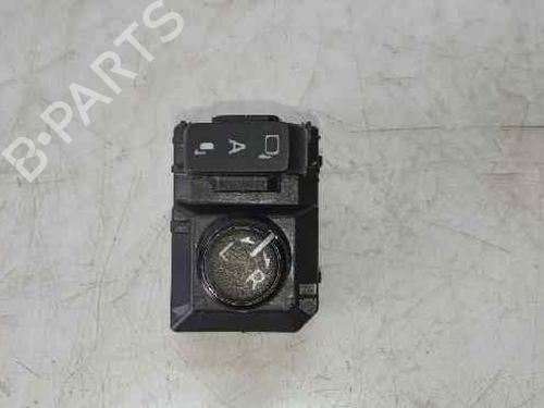 mirror-switch-toyota-c-hr-_x1_-84872f4010-2016-7960614 main image