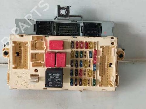 Used Fuse box Fuse box 8813094 8813094