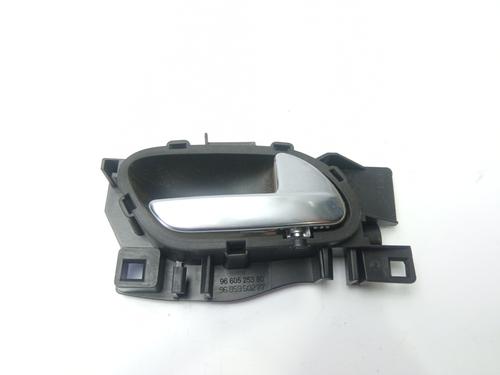 Used Front right interior door handle Front right interior door handle 16645978 16645978