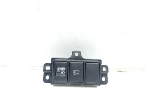 switch-toyota-c-hr-_x1_-2016-24495982 main image