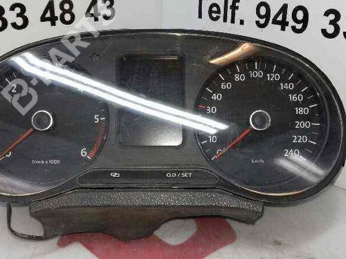 Used Instrument cluster VW POLO CLASSIC (86C, 80) [1985-1994]  7964056