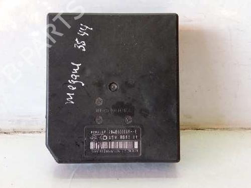 Used Fuse box Fuse box 8793105 8793105