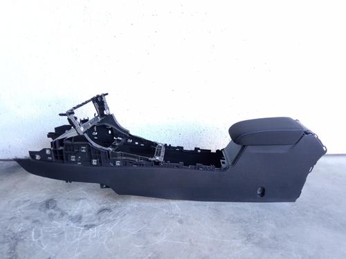 Used Armrest / Center console Armrest / Center console 8132586 8132586