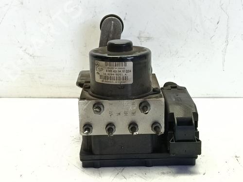 Used ABS pump ABS pump MERCEDES-BENZ C-CLASS (W203) C 220 CDI (203.006, 203.008) (143 hp) 33795956 33795956