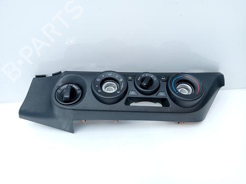 Used Climate control TOYOTA HILUX VII Pickup (_N1_, _N2_, _N3_) 2.5 D-4D (KUN15, KUN35) (144 hp) 16303582