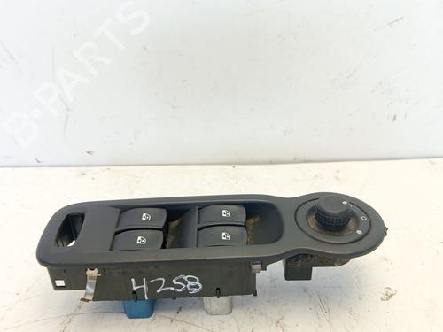 Used Left front window switch RENAULT MODUS / GRAND MODUS (F/JP0_) [2004-2025]  31158095