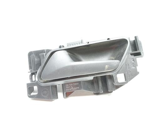 Used Front left interior door handle Front left interior door handle 17051046 17051046
