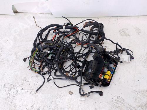 Used Fuse box Fuse box 38085550 38085550
