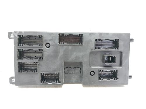 Used Fuse box Fuse box 18341971 18341971