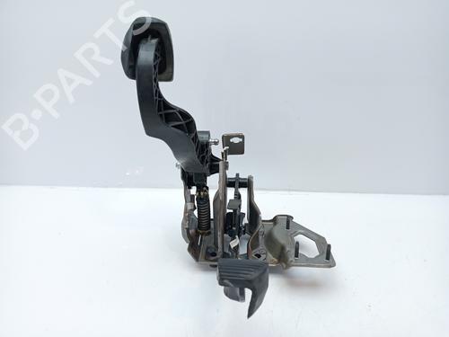 Used Clutch pedal Clutch pedal 16772560 16772560