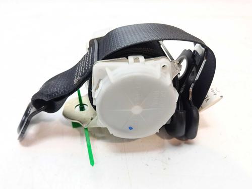 Used Rear left seatbelt Rear left seatbelt TOYOTA YARIS (_P13_) 1.5 Hybrid (NHP130_, NHP130) (101 hp) 39031340 39031340