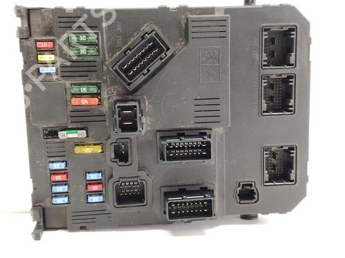 Used Fuse box Fuse box 38085522 38085522