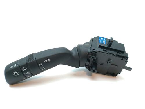 Used Headlight switch TOYOTA YARIS (_P13_) 1.5 Hybrid (NHP130_, NHP130) (101 hp) 11691265