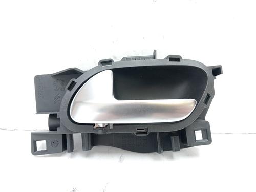 Used Front right interior door handle Front right interior door handle 18781389 18781389