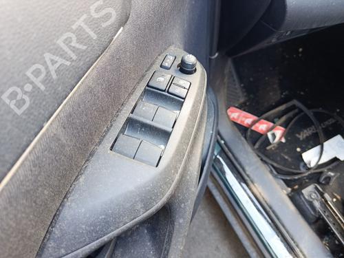 left-front-window-switch-toyota-yaris-cross-mxp_-2020-37695373 main image