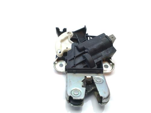 tailgate-lock-audi-a8-d3-4e2-4e8-60-w12-quattro-4f5827505d-2002-2003-2004-2005-2006-2007-2008-2009-2010-11398209 main image