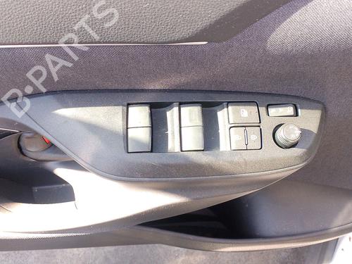 Used Left front window switch TOYOTA YARIS CROSS (MXP_) 1.5 Hybrid (MXPJ10) (116 hp) 29042827