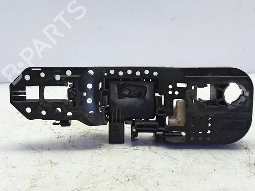 front-left-exterior-door-handle-renault-megane-ii-bm01_-cm01_-2001-2002-2003-2004-2005-2006-2007-2008-2009-2010-2011-2012-31147864 main image