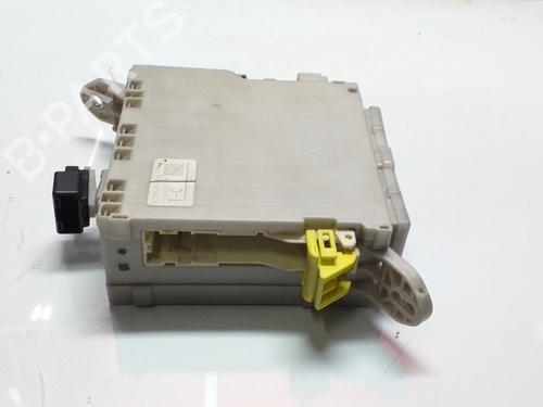 Used Fuse box Fuse box 8810014 8810014