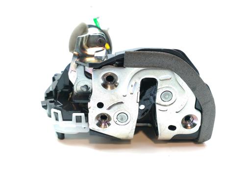 Rear left lock TOYOTA YARIS (_P13_) 1.5 Hybrid (NHP130_, NHP130) | BP12310106C100 