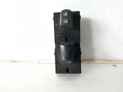 Used Right front window switch NISSAN JUKE (F15) [2010-2019]  9844270
