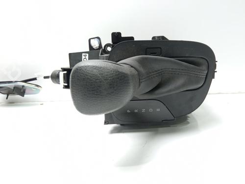 Gear lever TOYOTA YARIS (_P13_)  | BP15764320M90 