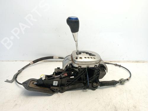 Używane Dźwignia zmiany biegów TOYOTA YARIS VERSO (_P2_) 1.4 D-4D (NLP20_, NLP22_) (75 hp) 30689806