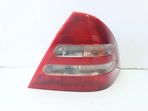 right-taillight-mercedes-benz-c-class-w203-2000-2001-2002-2003-2004-2005-2006-2007-33469676 main image