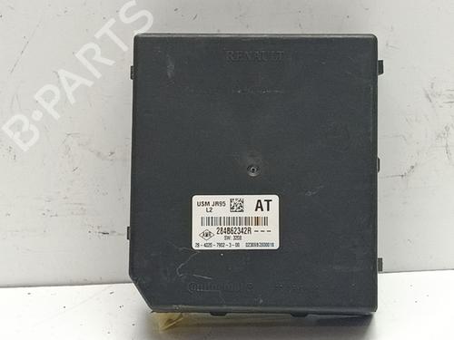 Used Fuse box Fuse box 33557418 33557418
