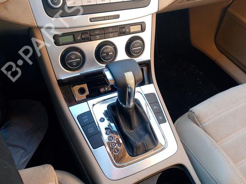 Left headlight VW PASSAT B6 (3C2) 2.0 TDI | BP31292870C28