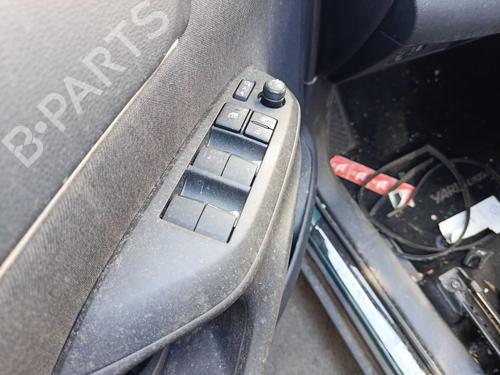 left-front-window-switch-toyota-yaris-cross-mxp_-2020-37695373 main image