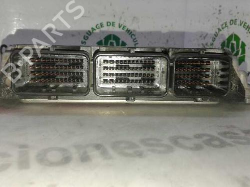 Calculateur moteur (ecu) OPEL VIVARO A Van (X83) [2001-2015]  7951202