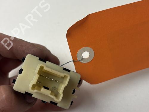 Right front window switch RENAULT CLIO IV (BH_) 0.9 TCe 90 (BHNF, BHMA, BHMH, BHJK, BHJR) | BP31957280I26 - Image 2