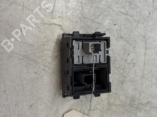 switch-renault-trafic-iii-van-fg_-2014-29363707 main image