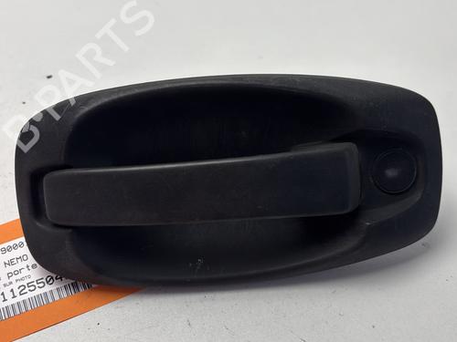 Używane Klamka zewnętrzna drzwi przednich prawych CITROËN NEMO MPV 1.4 HDi (68 hp) 30637487