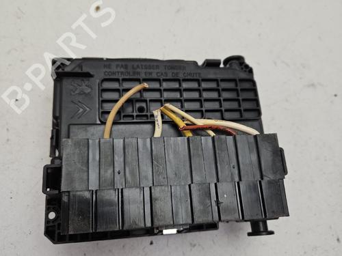 Used Fuse box Fuse box 37658410 37658410
