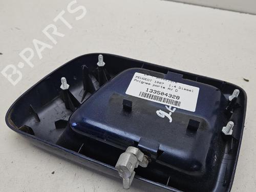 Højre fortil udvendigt håndtag Højre fortil udvendigt håndtag PEUGEOT 1007 (KM_) 1.4 HDi (68 hp) 39727957 39727957