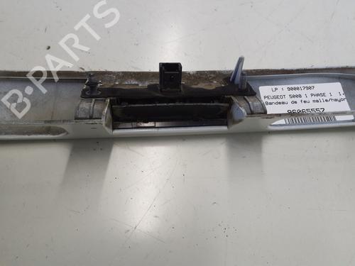 Used Rear center light Rear center light PEUGEOT 5008 (0U_, 0E_) 1.6 HDi (112 hp) 29368869 29368869