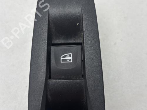 Used Left rear window switch Left rear window switch RENAULT MEGANE IV Grandtour (K9A/M/N_) 1.3 TCe 140 (K9NB) (140 hp) 31957310 31957310