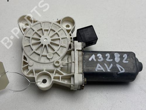 Rudehejsemotor forskærm højre MERCEDES-BENZ S-CLASS (W220, V220) S 320 CDI (220.026, 220.126) (197 hp) 30059037