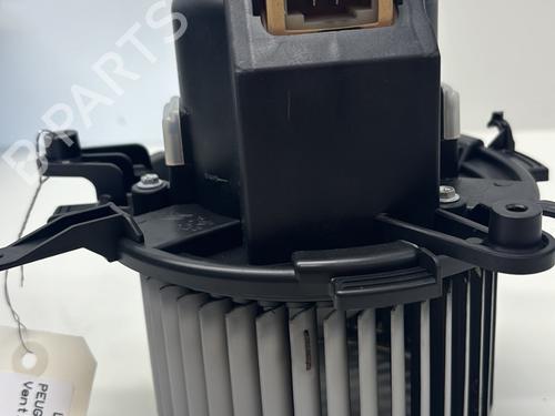 Heater blower motor PEUGEOT 5008 II (MC_, MJ_, MR_, M4_) 2.0 BlueHDi 180 (MJEHZW, MJEHZR, MJEHZP) | BP29366765M62 