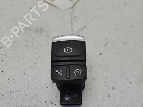 switch-renault-megane-iv-hatchback-b9amn_-2015-38514727 main image