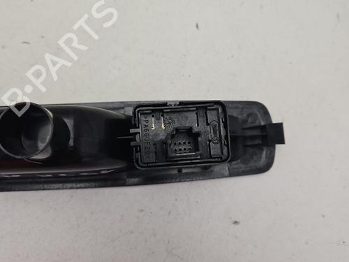 Used Right rear window switch Right rear window switch RENAULT MEGANE III Grandtour (KZ0/1) 1.5 dCi (KZ09, KZ0D, KZ1G, KZ29, KZ14, KZ1W, KZ10, KZ1F,... (110 hp) 31957482 31957482
