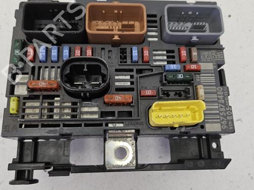 Used Fuse box Fuse box 37658370 37658370